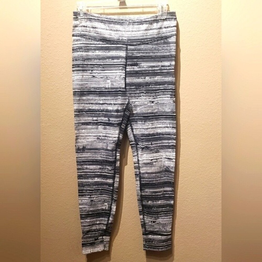 Reebok Black and White SpeedWick Full Length Leggings Size Medium